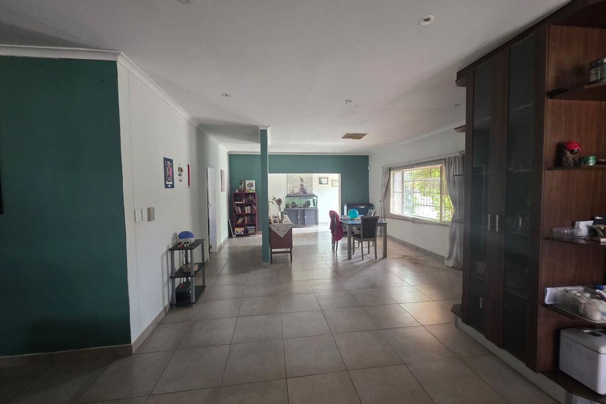 Large 3-bedroom house for sale in Tsumeb - Photo 4