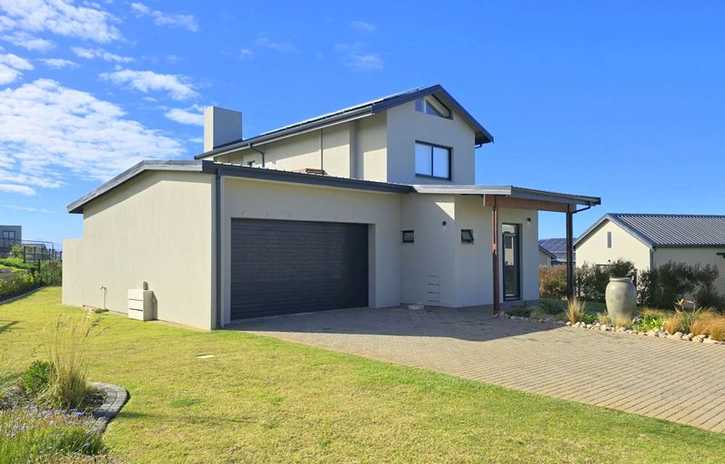 Cozy family home offering stunning sea views from the upstairs bedrooms,