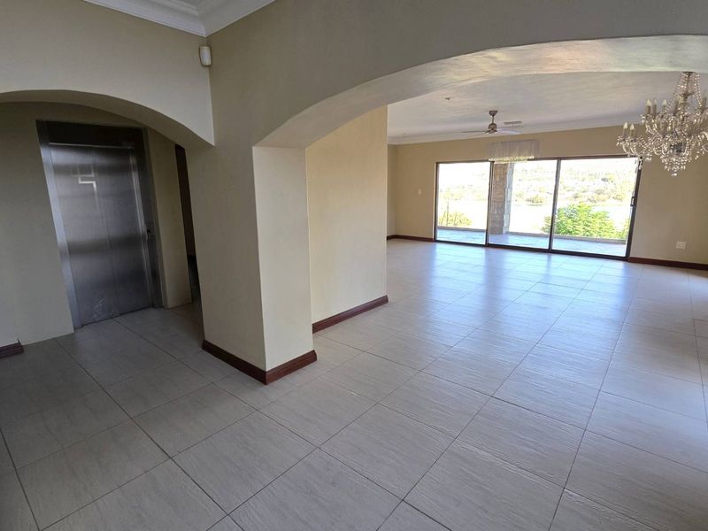 4 Bedroom Entertainers Home in Birdwood Estate - Photo 3