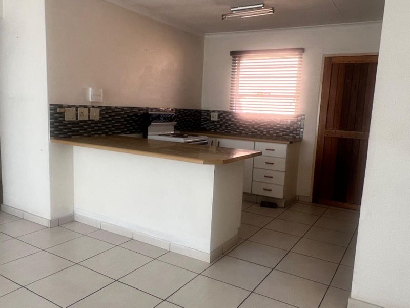 Cozy Cluster with Garden & Built-in Braai!" - Photo 5