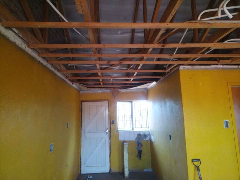 2 bedrooms house for sale in Soshanguve East - Photo 3