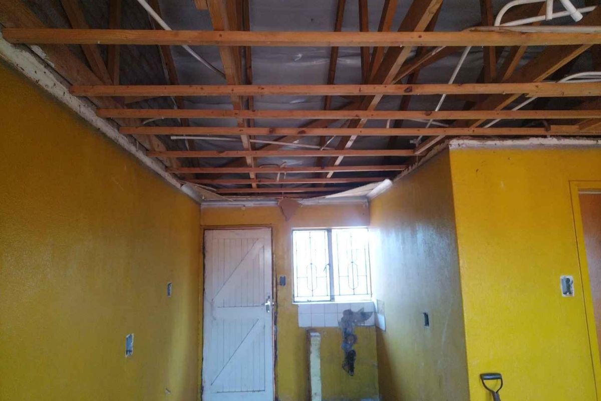 2 bedrooms house for sale in Soshanguve East - Photo 3