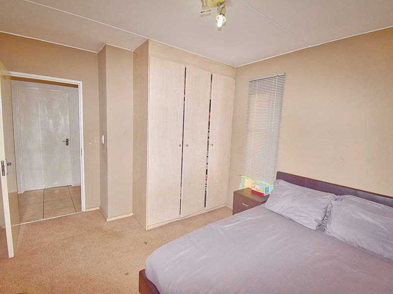 Charming 2-Bedroom Ground Floor in Klippoortje - Photo 8