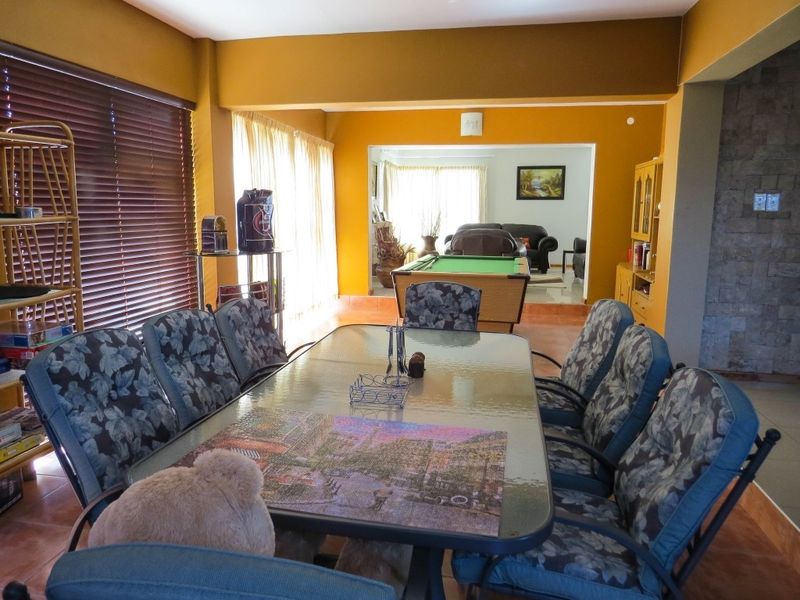 SPACIOUS 4 BEDROOM HOME SWAKOPMUND - Photo 6