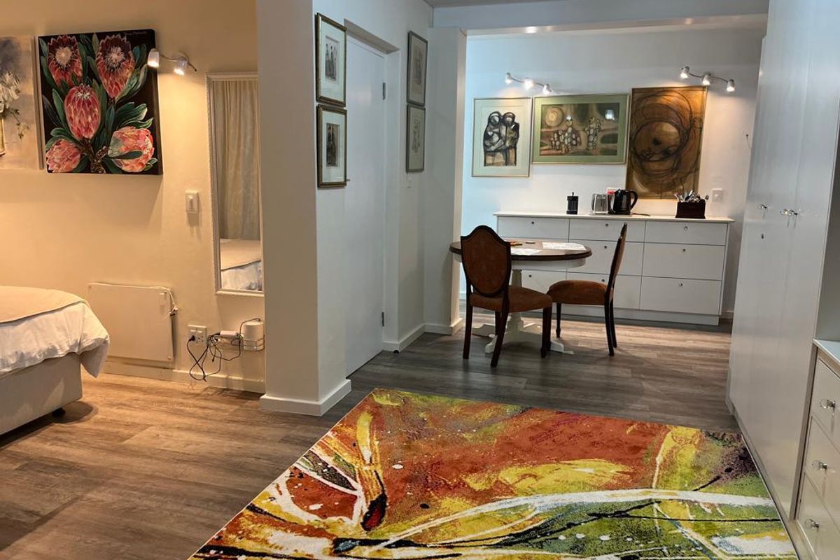 Beautifully decorated one bed apartment off the main house - Photo 5