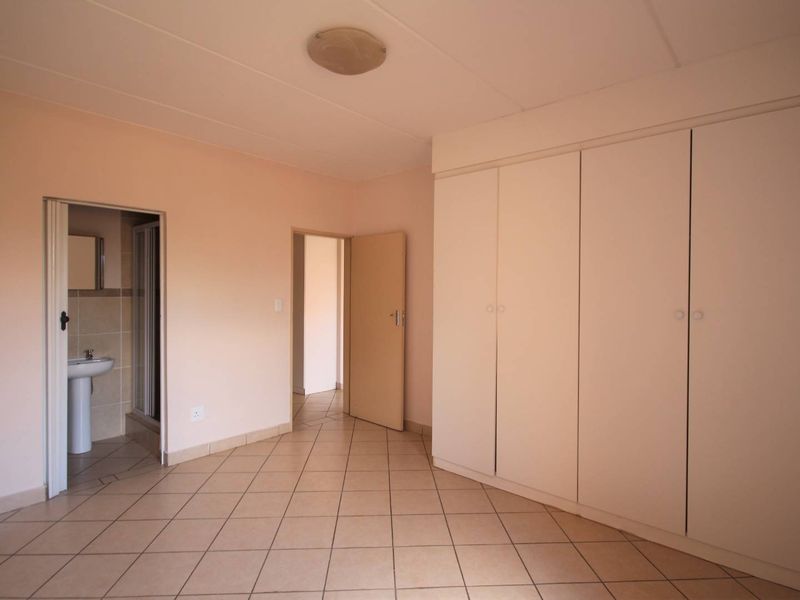 Load-Shedding Free Living - The Ideal Lock-Up-and-Go Home! - Photo 7