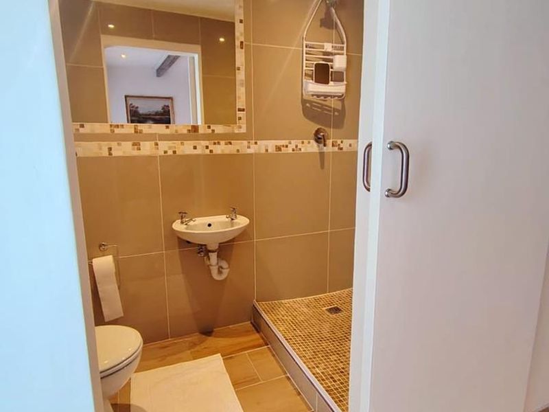 Elegant Furnished Garden cottage in Milnerton - Photo 3