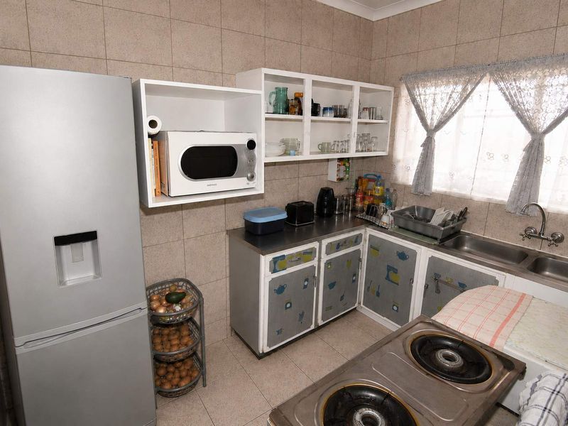 Third Floor Apartment - Photo 5