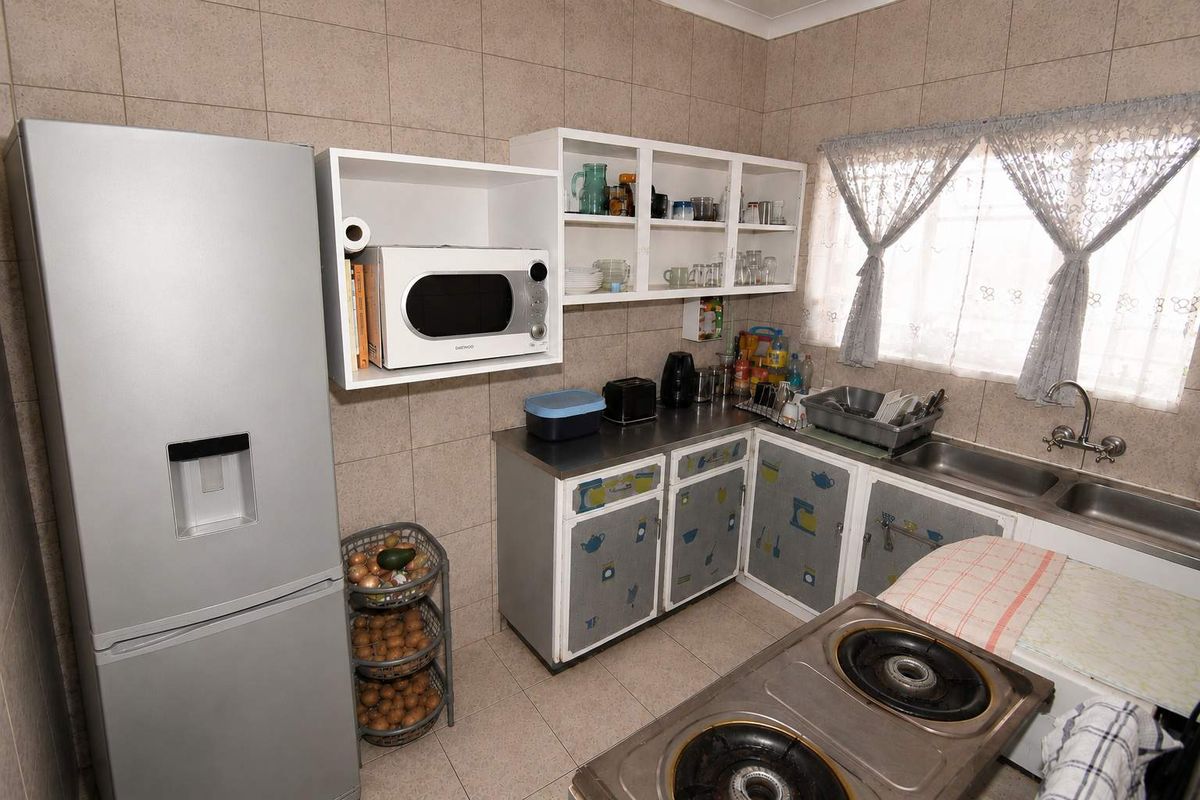 Third Floor Apartment - Photo 5