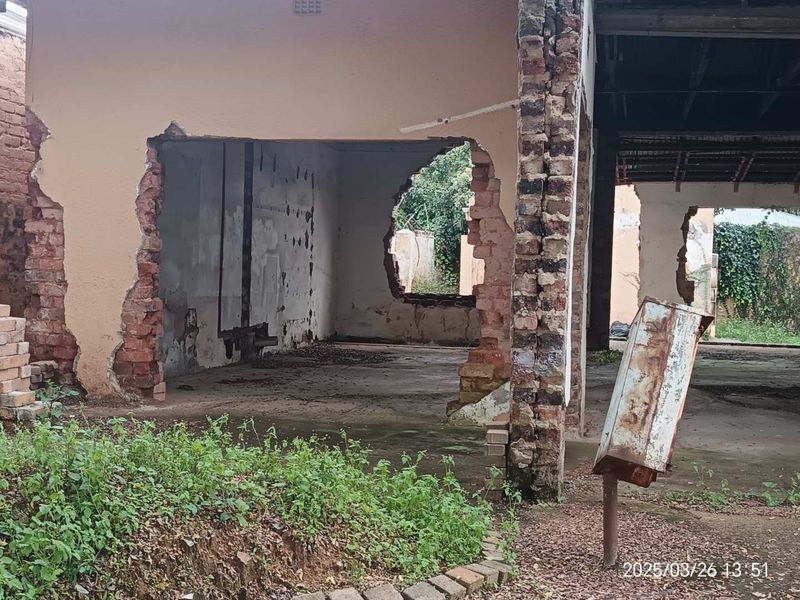 Vacant land with building ruins, bachelors flatlet and garage For sale! - Photo 4