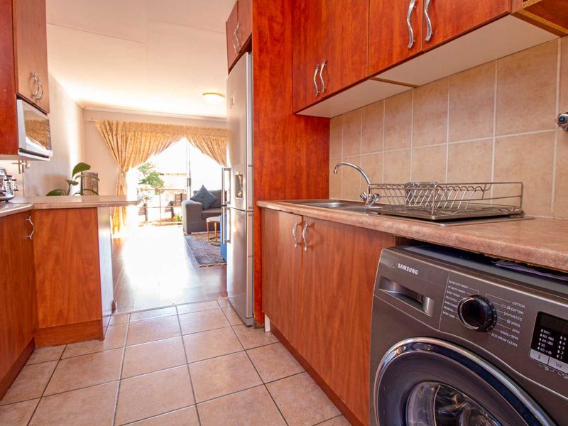 Spacious & Inviting: Your Perfect Townhouse Awaits! - Photo 6