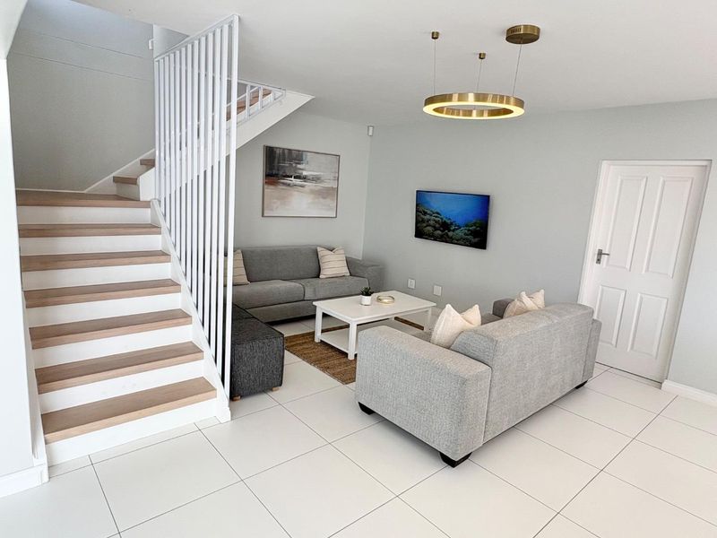3 Bedrooms Fully Furnished Townhouse To Rent in Long Beach - Photo 7