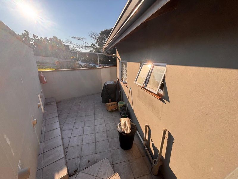 2 Bedroom Townhouse for Rent in Kloof - Photo 9