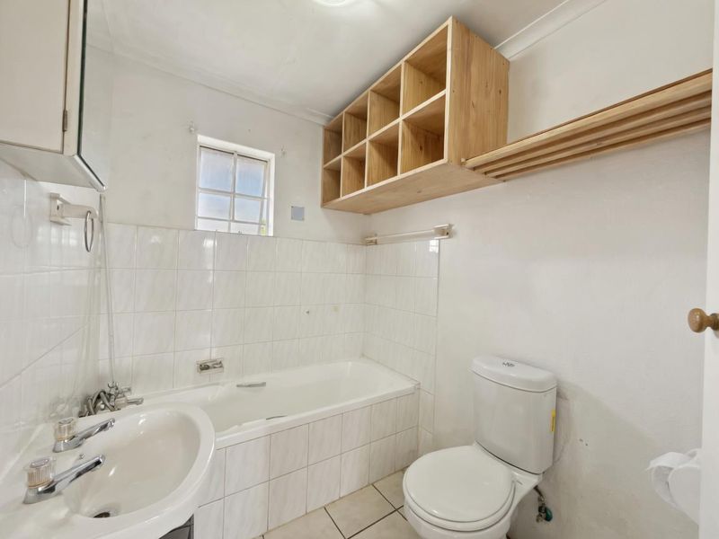 Unlock Value in Elarduspark: 2-Bed, 2-Bath Unit with Great Potential - Photo 7