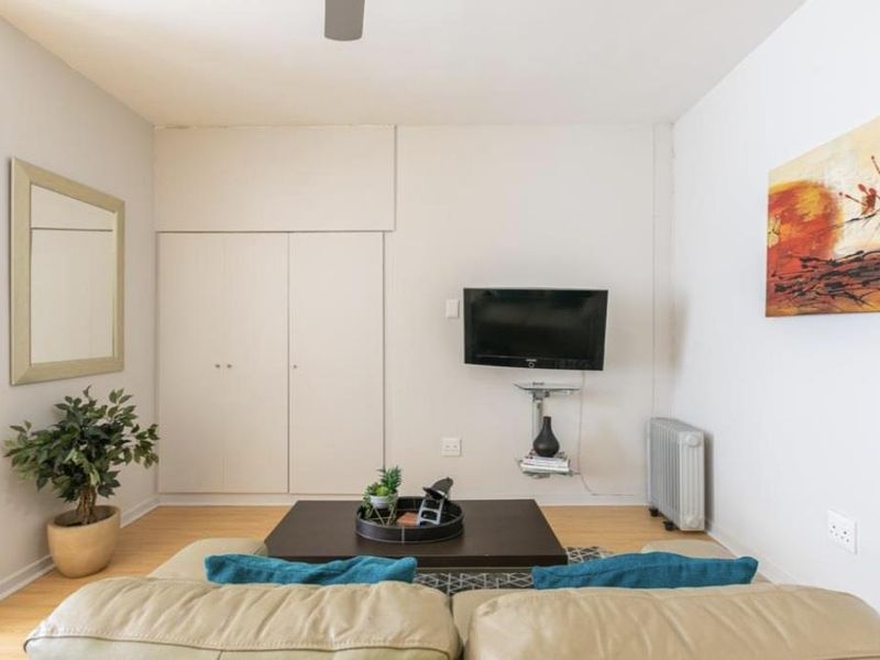 A CHARMING ONE BEDROOM FURNISHED STUDIO - Photo 9