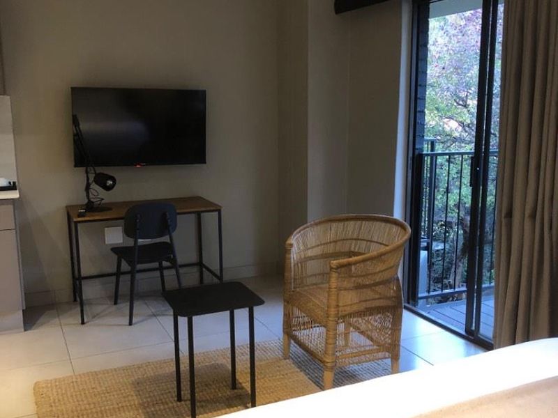 Stunning Fully Furnished Studio Apartment - Photo 5