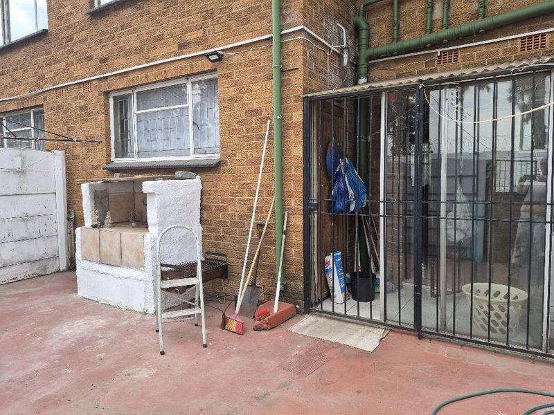 Pet friendly three-bedroom apartment in Berton park - Photo 10