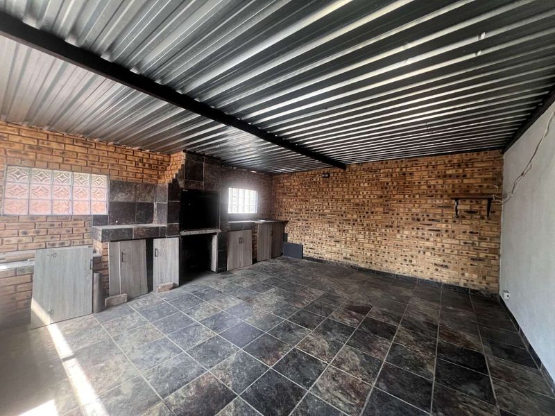 Newly Renovated Top to Toe With Value Galore - Photo 7