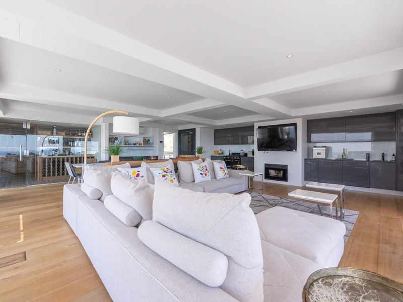 Skyline Penthouse Masterpiece in Sea Point - Photo 8