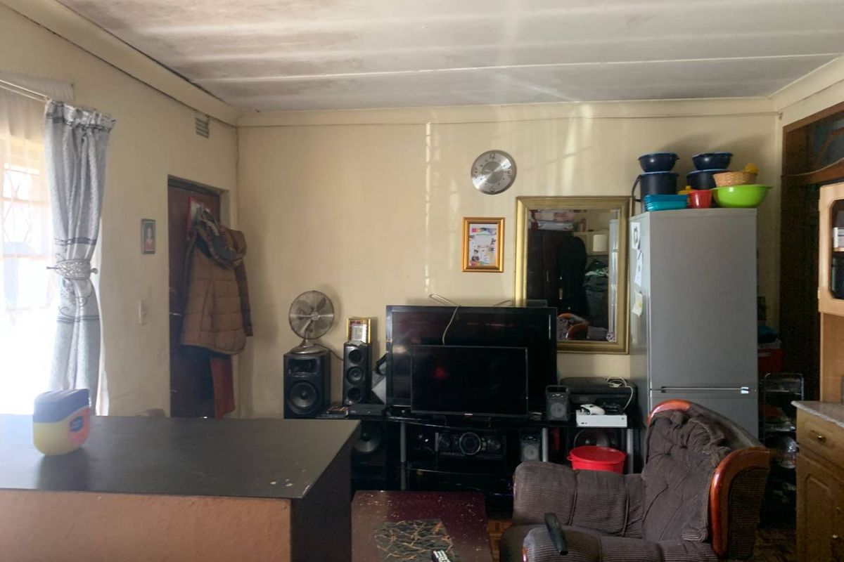 Exceptional Investment Opportunity: Dual 3-Bedroom Houses with Rental Income Potential - Photo 4