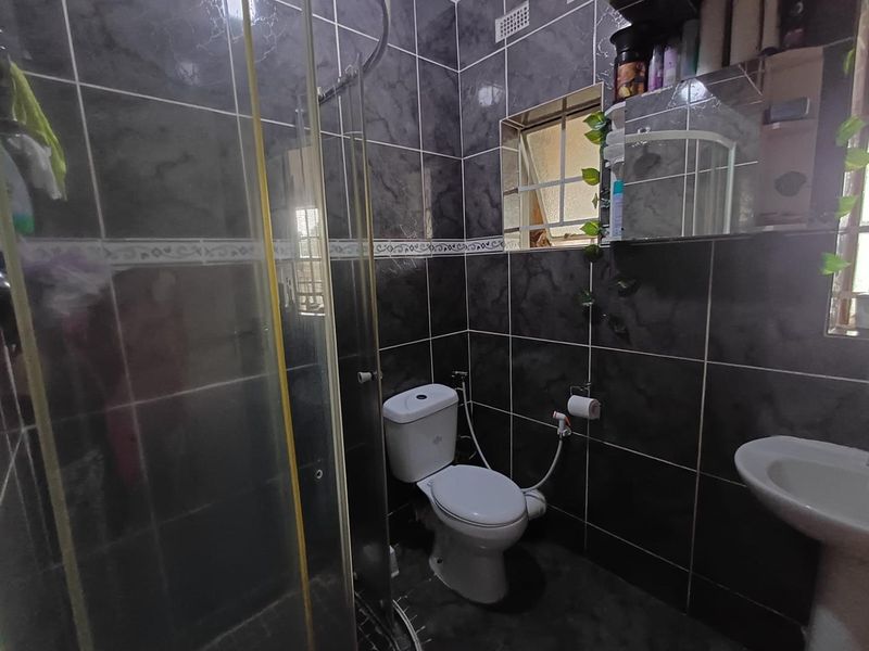 A 4 bedroom House of your dreams! - Photo 9