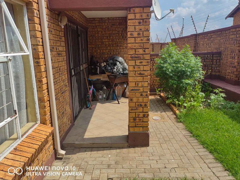 Calling our investors and first time buyers to grab this beautiful 2 bedroom groundfloor Apartment for sale - Photo 4