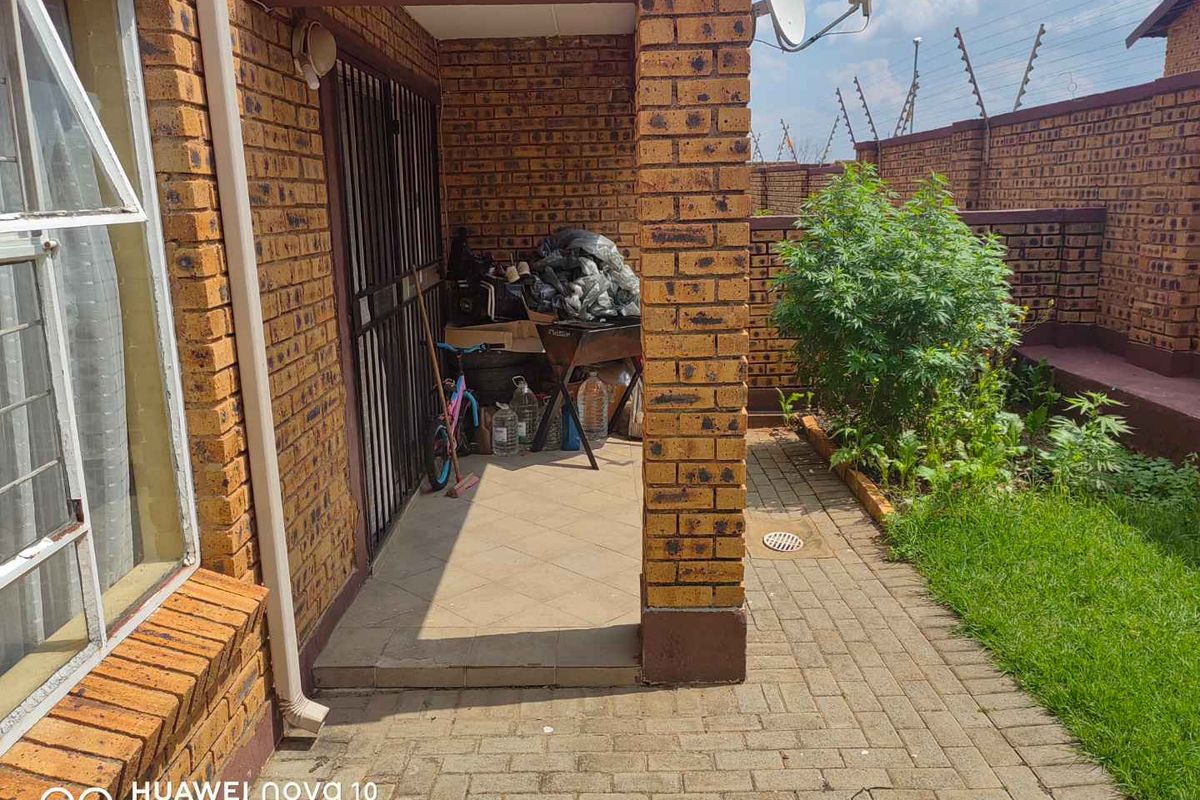 Calling our investors and first time buyers to grab this beautiful 2 bedroom groundfloor Apartment for sale - Photo 4