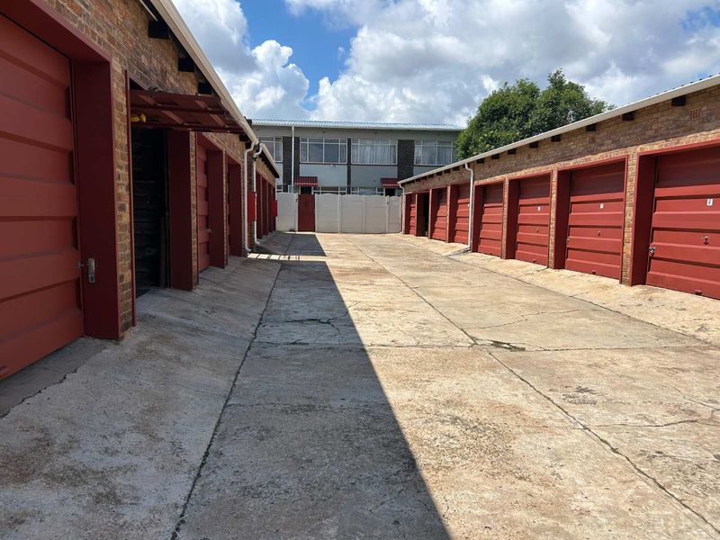 Duplex in prime position. - Photo 5