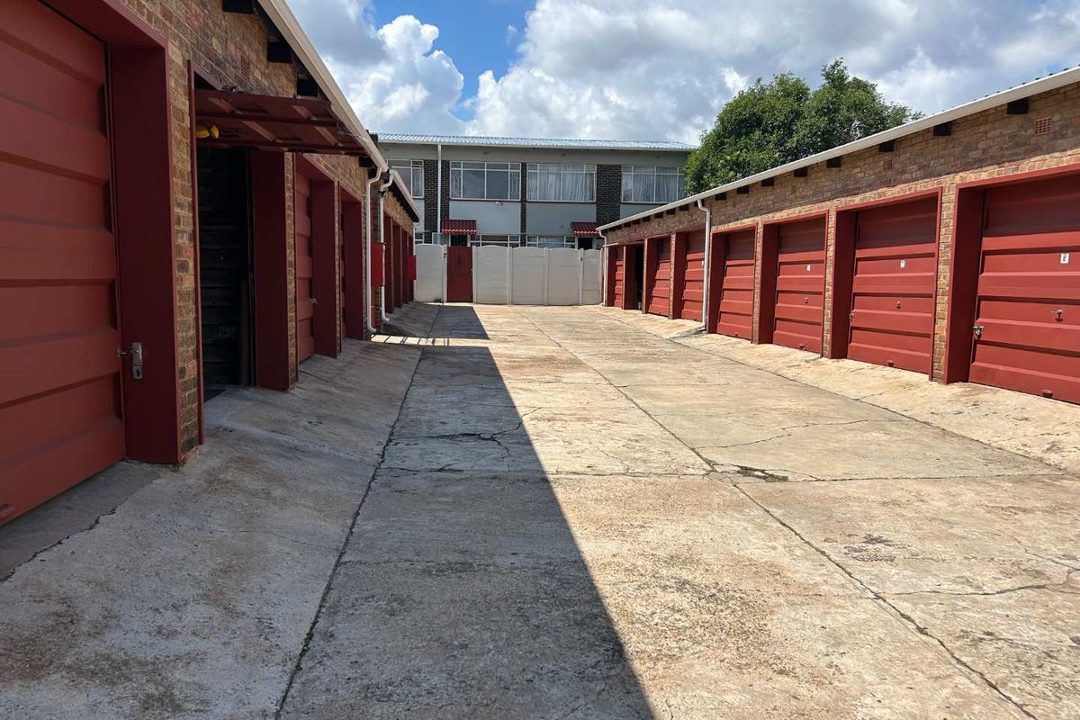 Duplex in prime position. - Photo 5