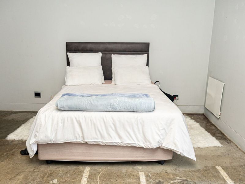 Spacious Luxury Bachelor Apartment FOR SALE in Maboneng - Photo 3