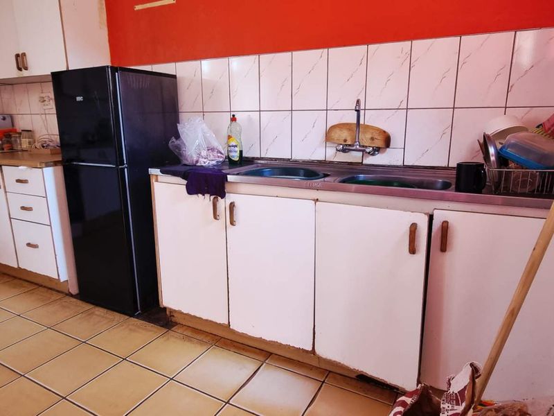 Khomasdal 3 bedroom house with flat - Photo 5