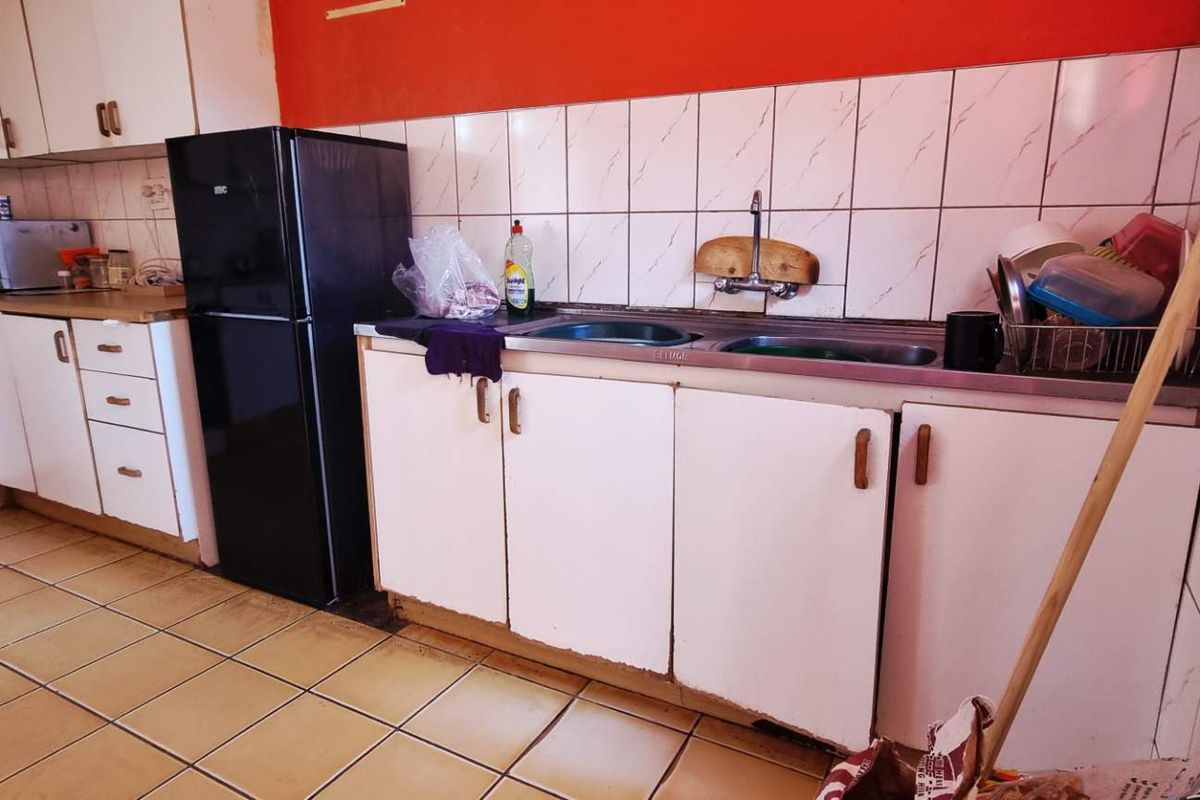 Khomasdal 3 bedroom house with flat - Photo 5