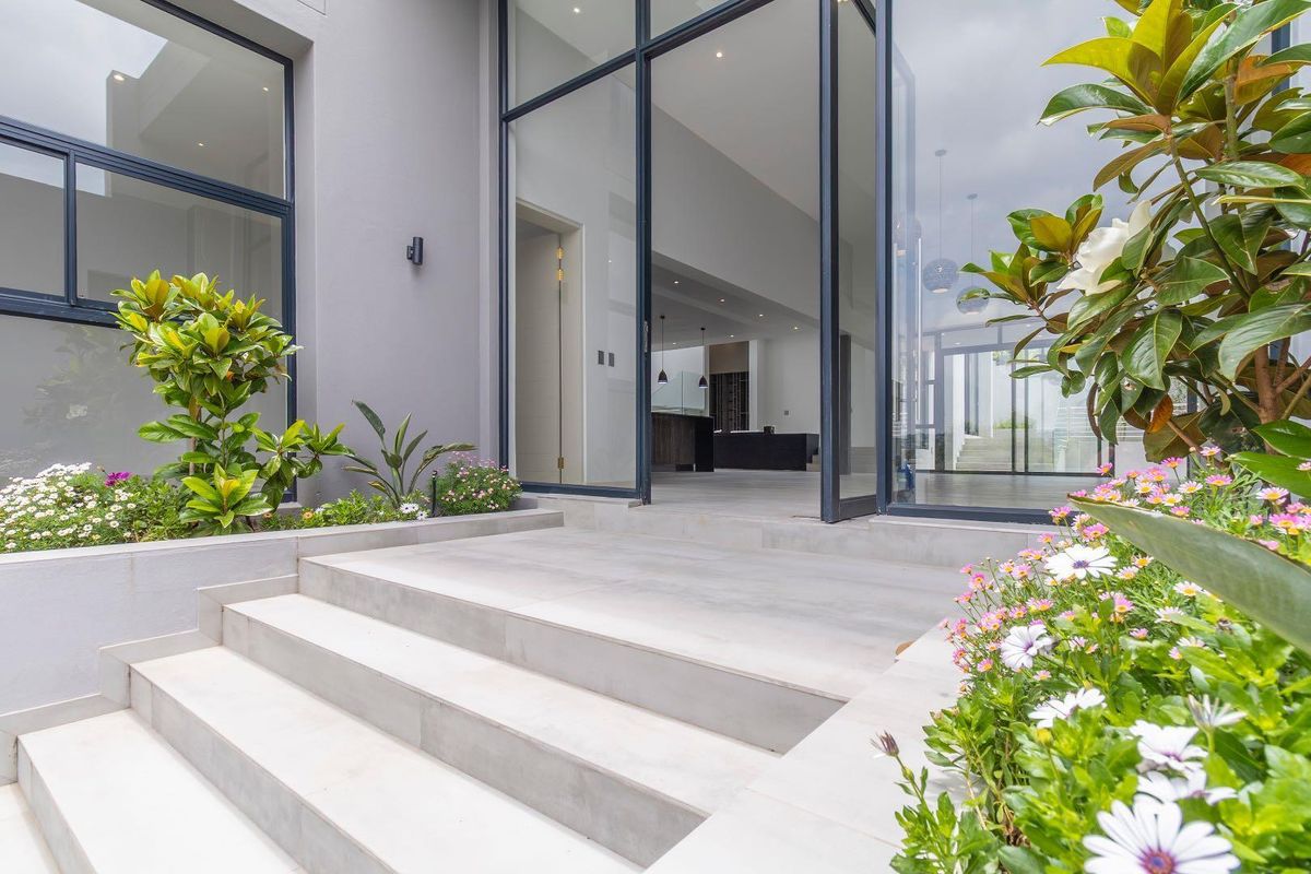 Newly Built Modern Family Home in Waterfall Country Estate - Photo 2