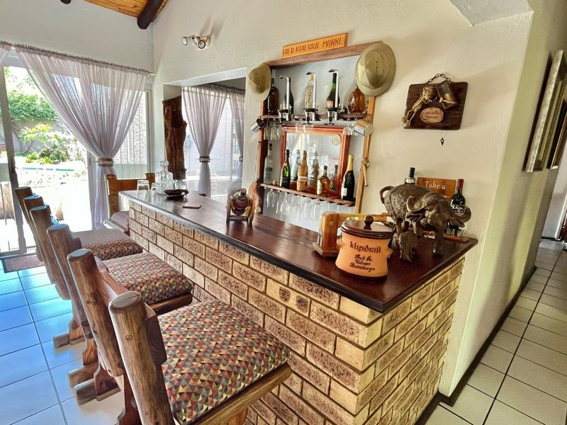 Luxurious Living Awaits in Sunward Park Village! - Photo 8