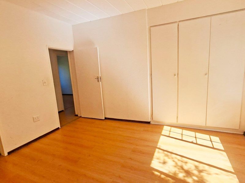 Spacious 3 bedroom, 2 bathroom ground floor apartment in Paulshof - Photo 7
