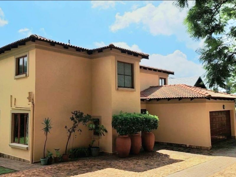 Elegant Family Home – Prime Location Adjacent to Bedfordview - Photo 4