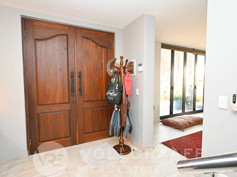 Coastal Luxury Living: Two homes and a flat on one erf - Photo 2