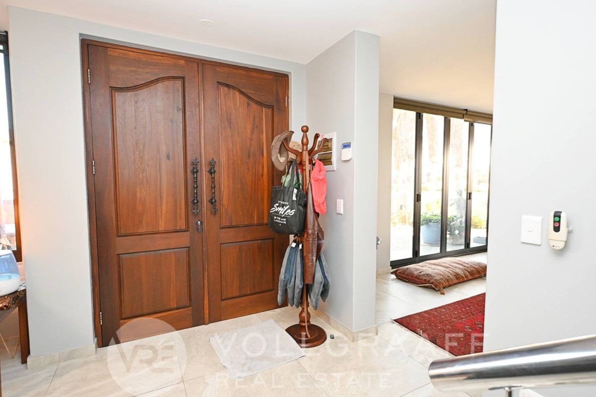 Coastal Luxury Living: Two homes and a flat on one erf - Photo 2