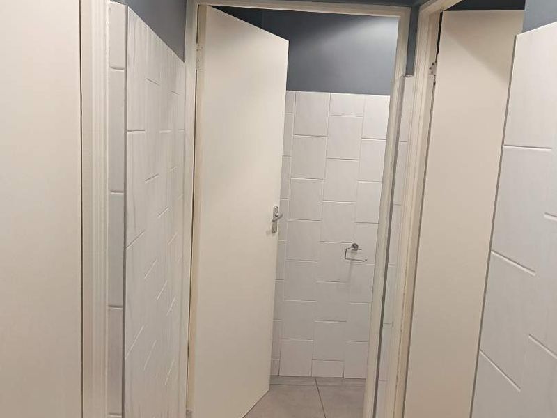 Designed to meet the needs of modern businesses, this office space offers privacy, convenience, and exceptional value - Photo 5