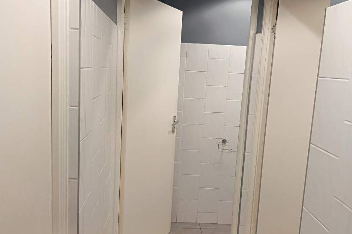 Designed to meet the needs of modern businesses, this office space offers privacy, convenience, and exceptional value - Photo 5
