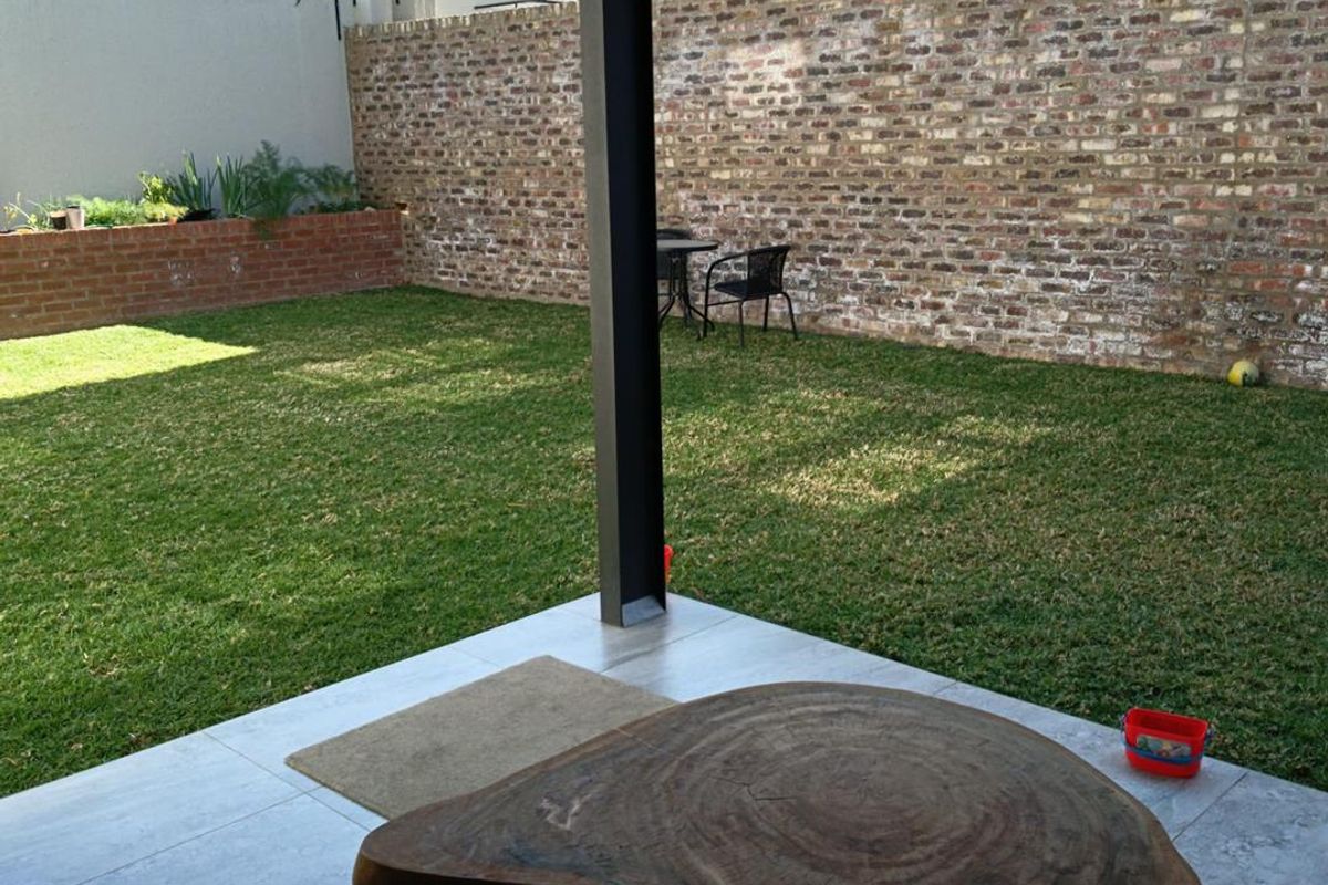 Modern 3 Bedroom 2.5 Bath EDGE-Certified Home To Rent - Photo 3