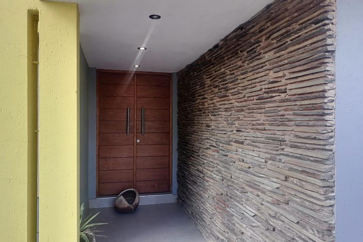 3 bedroom house in Rayton where contemporary comfort meets timeless charm in the heart of Rayton east of Pretoria. - Photo 2