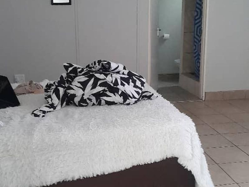 FREESTANDING HOUSE FOR SALE  - GREENWELL - Photo 2