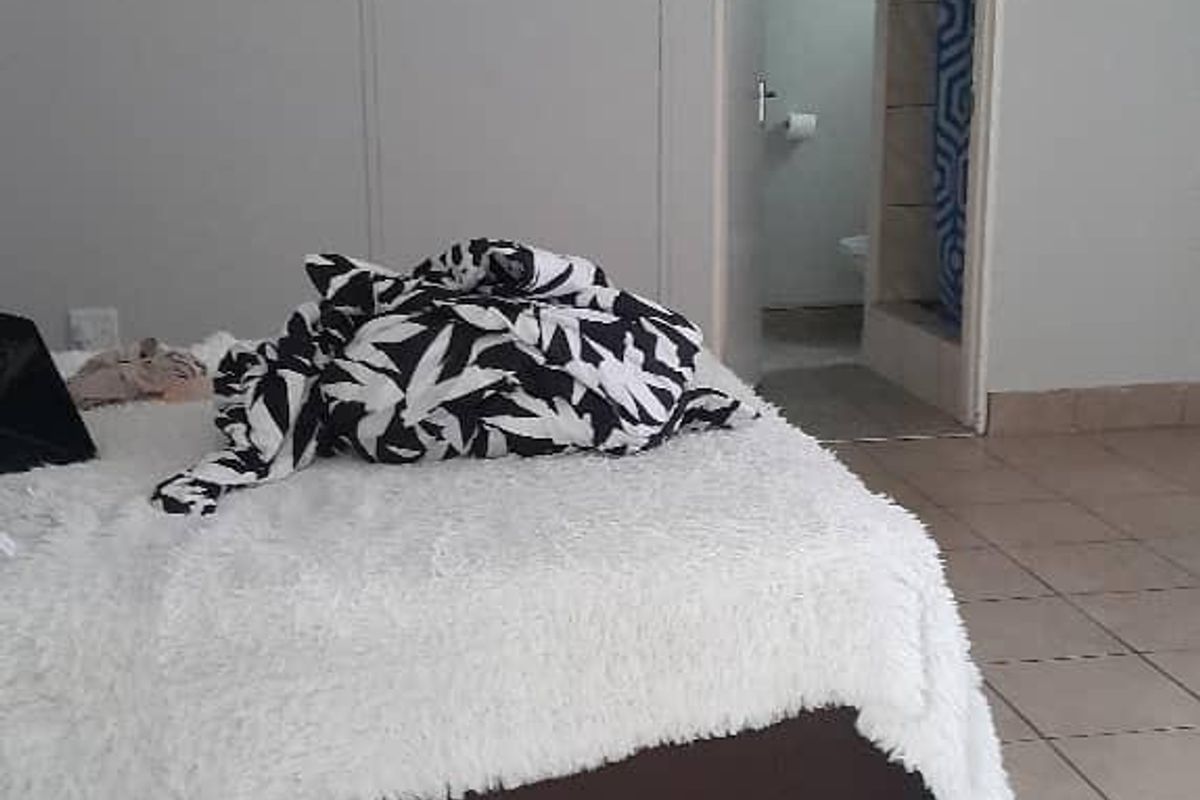 FREESTANDING HOUSE FOR SALE  - GREENWELL - Photo 2