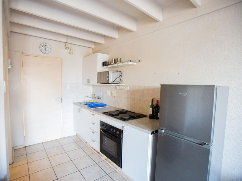 Bachelor Unit in Hatfield - Photo 10