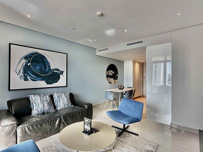 2 BEDROOM | 2 BATHROOM APARTMENT - Photo 2