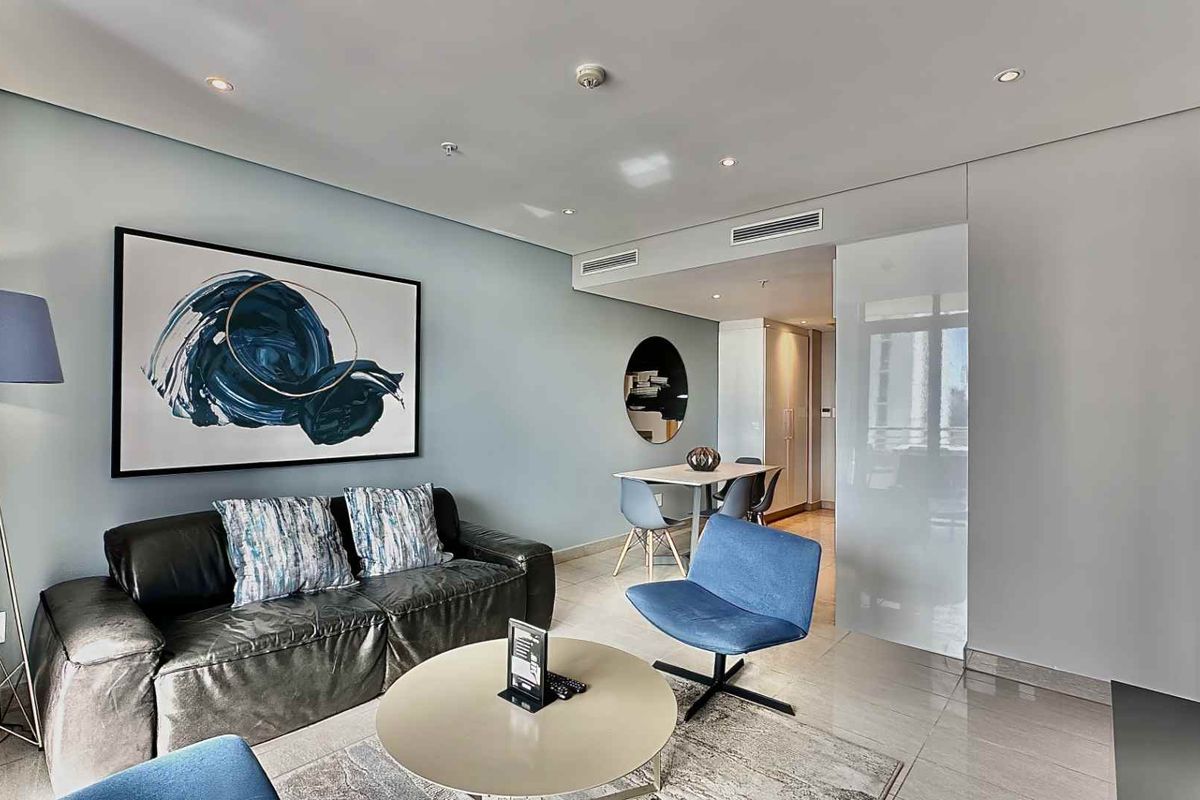 2 BEDROOM | 2 BATHROOM APARTMENT - Photo 2