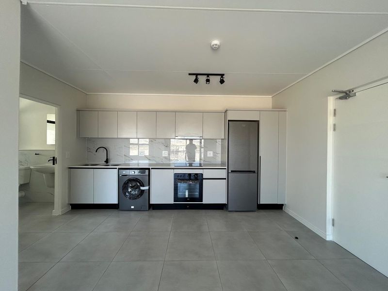 Modern 1-Bedroom Apartment in Suikerbos Estate, Sandown - Photo 2