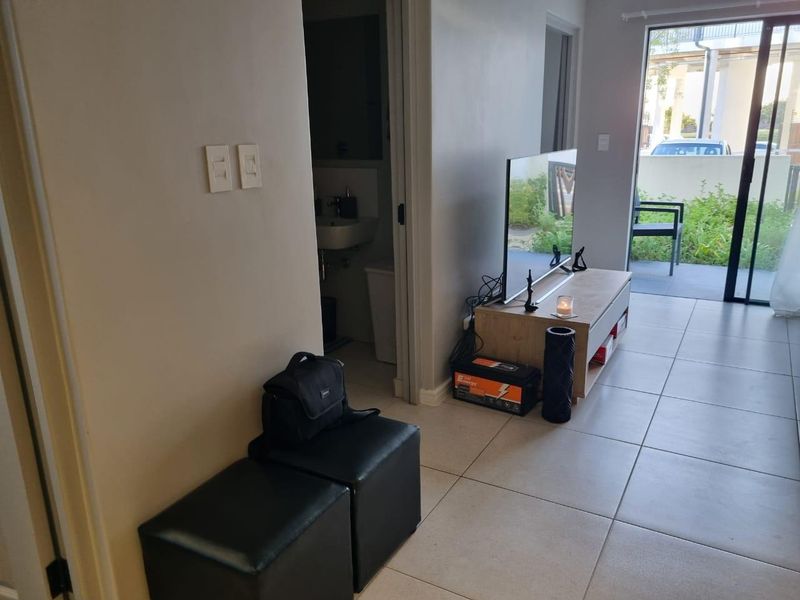 Ground floor unit in sought-after and secure Summerview Complex - Photo 4