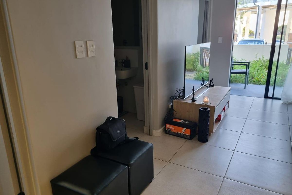 Ground floor unit in sought-after and secure Summerview Complex - Photo 4